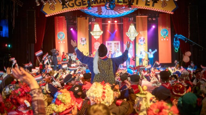 Tusse de Schuifdeure 2021 Stichting Vastenavend tusse de schuifdeure tussen de schuifdeuren stoelemat prins nilles III