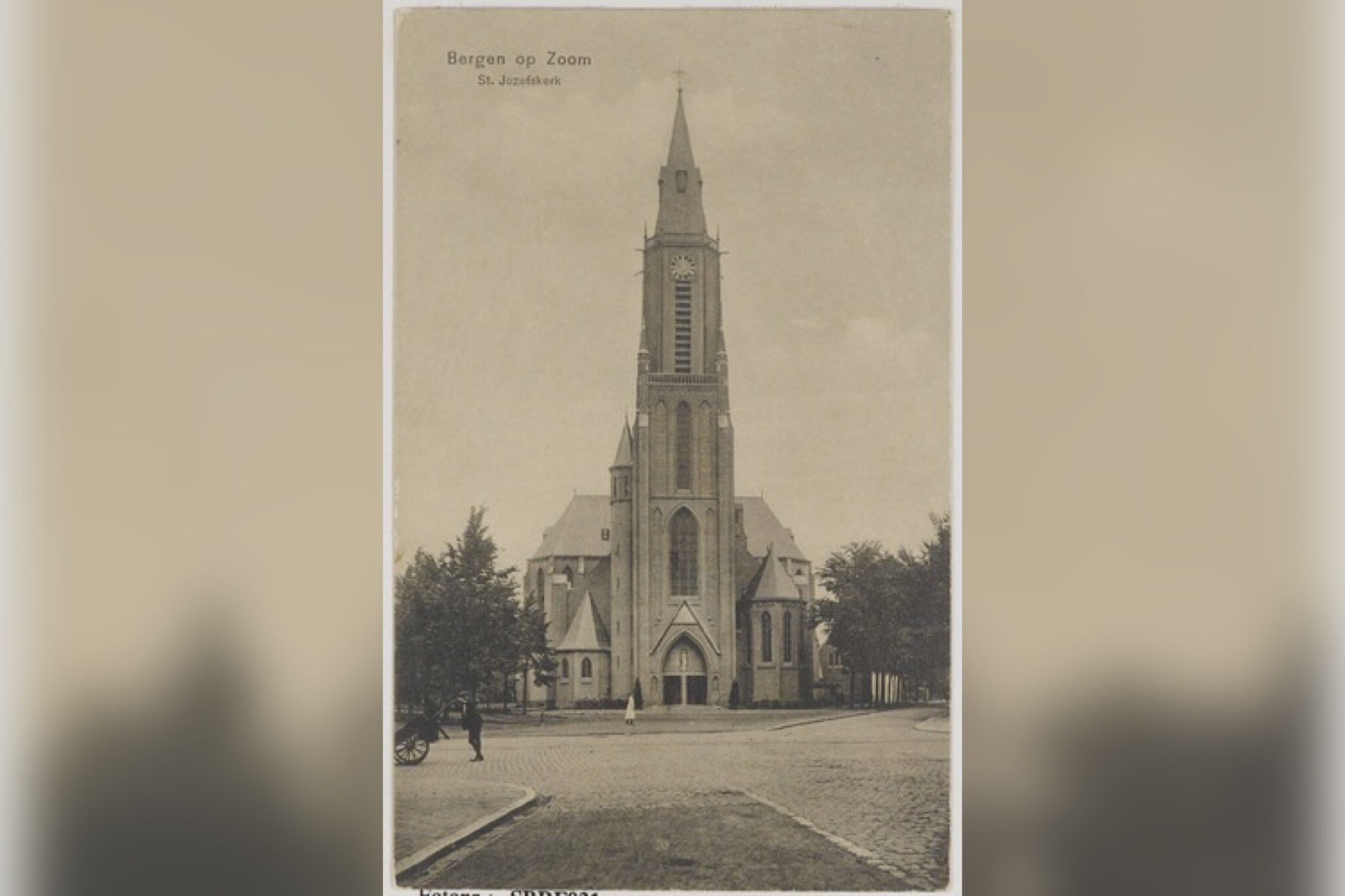 Sint Josephkerk Bergen op Zoom Bergen op Zoom: Bredasestraat; St. Josephkerk (1913) - 'de Joorenkerk' - gezien vanuit de Wassenaarstraat in noordelijke richting.