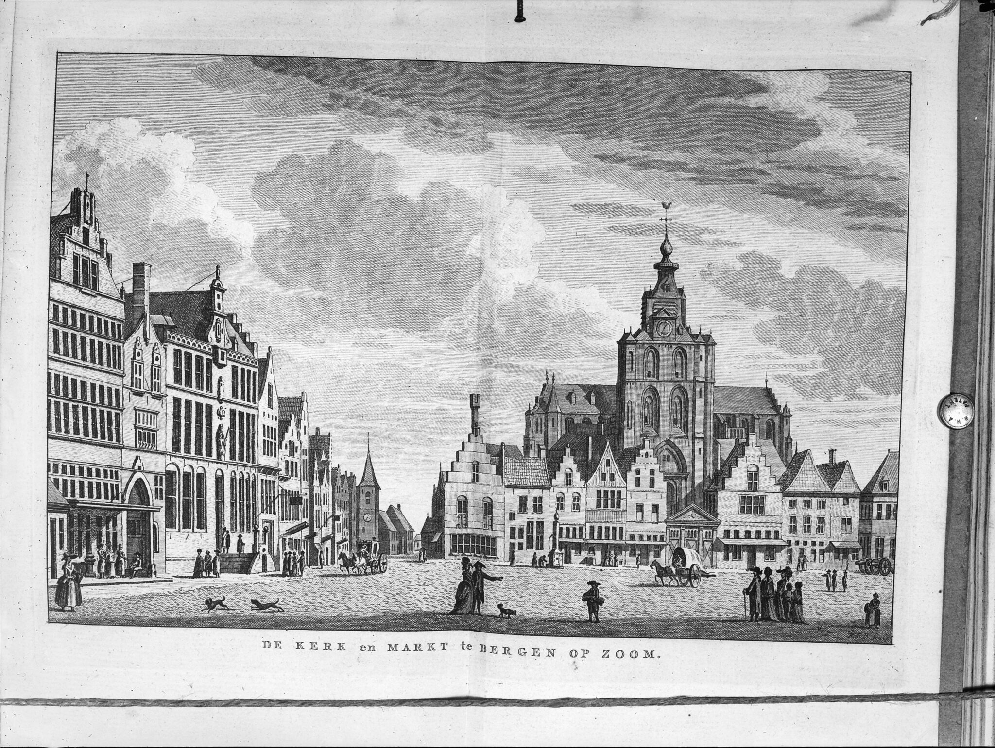 Overzicht van de Grote Markt, met de Hervormde kerk en het stadhuis. 'De Kerk en Markt te Bergen op Zoom' peperbus sint gertrudiskerk
