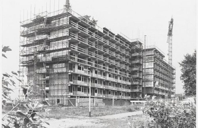 Bergen op Zoom: Borgvlietsedreef; het hoogste punt van de Scheldeflat in aanbouw. 1970