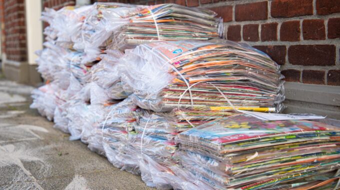 reclame folders plastic aanbiedingen bezorger