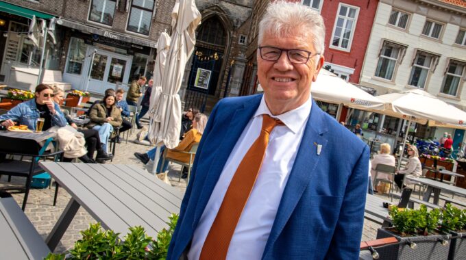grote markt terras terrassen peperbus horeca bier drank burgemeester frank petter