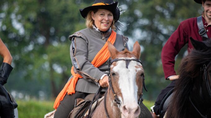 de borgerij demonstratie open monumentendag klederdracht kleding kanon LARP vroeger fort de roovere waterlinie paard