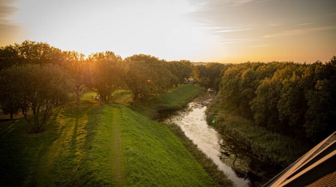 Pompejus toren uitkijktoren fort trappen halsteren brabantse wal zonsondergang zon lucht