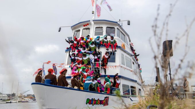 sinterklaas bergen op zoom intocht stoomboot sint nicolaas piet pieten zwarte pieten roetveeg piet