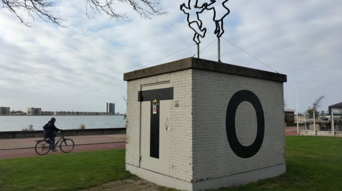 stop elektriciteitshuisje boulevard bergen op zoom neon beelden