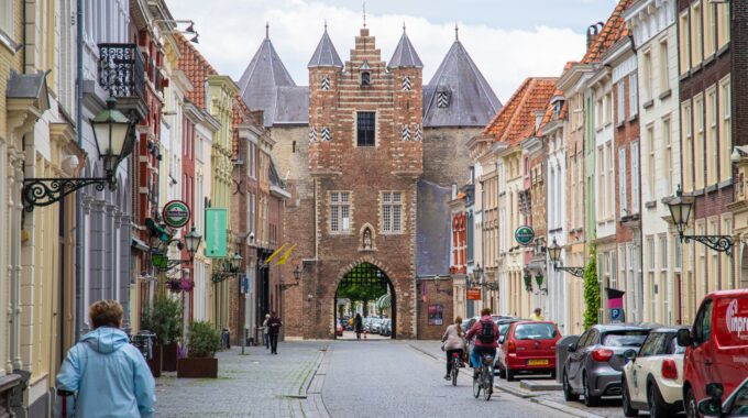 Lievevrouwestraat gevangenpoort monument