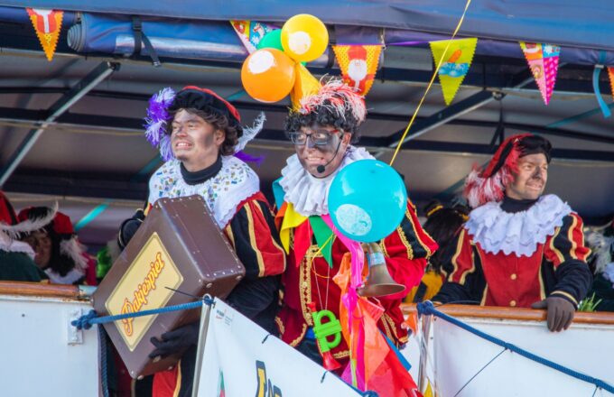 sinterklaas bergen op zoom intocht stoomboot sint nicolaas piet pieten zwarte pieten roetveeg piet
