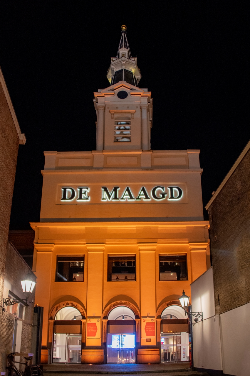 De Maagd, het Ravelijn en politiebureau kleuren oranje (en het is niet voor het WK) indebuurt De Maagd, het Ravelijn en politiebureau kleuren oranje (en het is niet voor het WK) indebuurt