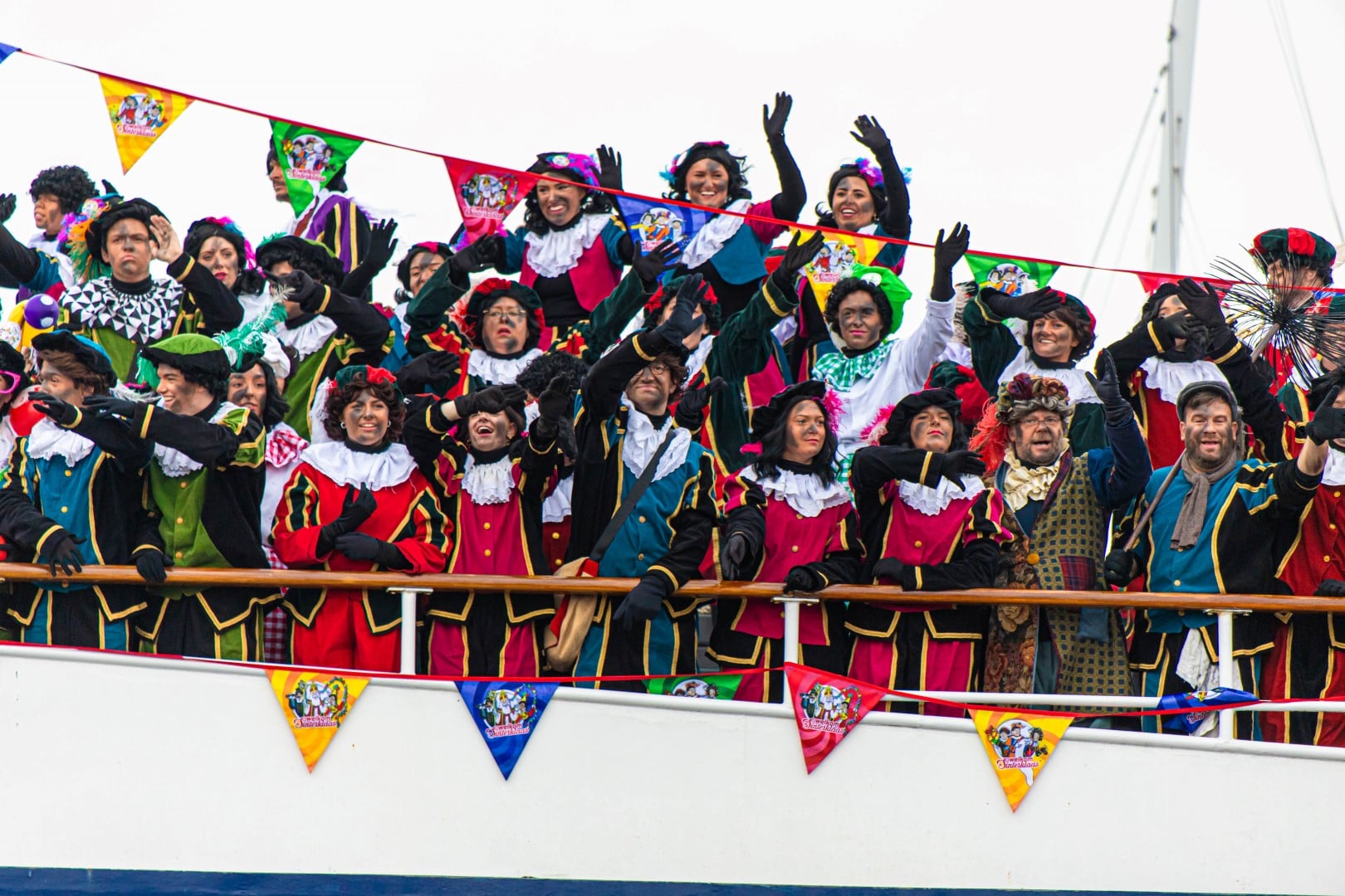 Tot volgend jaar! Zo zwaaide Bergen op Zoom Sint en Piet uit op de loswal