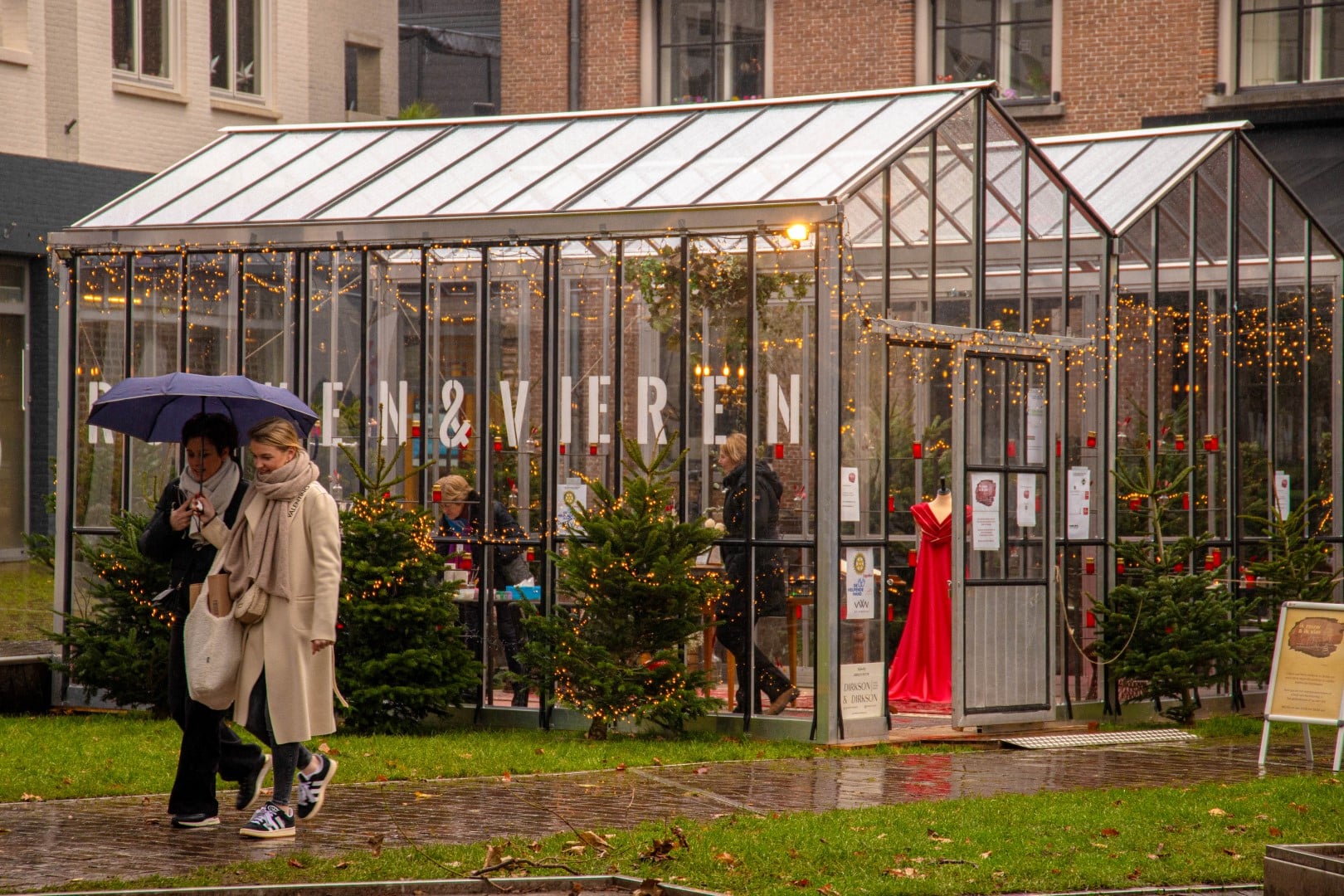 Rouwen en Vieren kas keert terug op het Gouvernementsplein