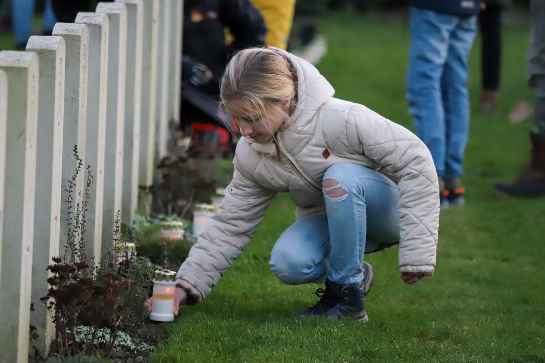 Indrukwekkend: de lichtjes op de graven branden weer