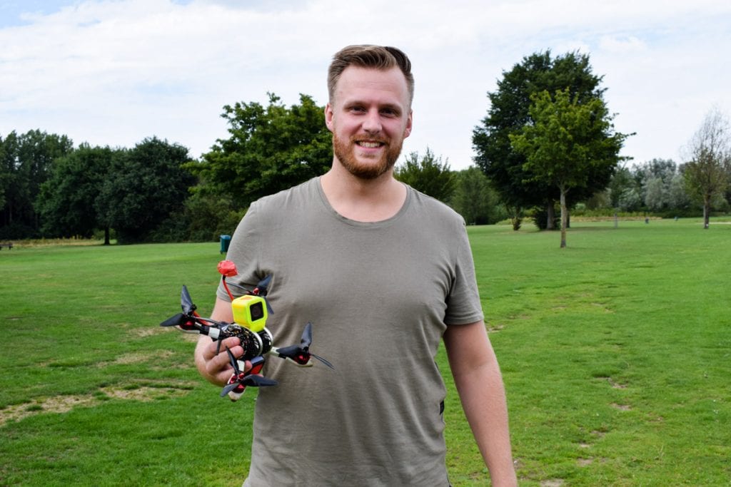 Jelmer bouwt zijn eigen race drones