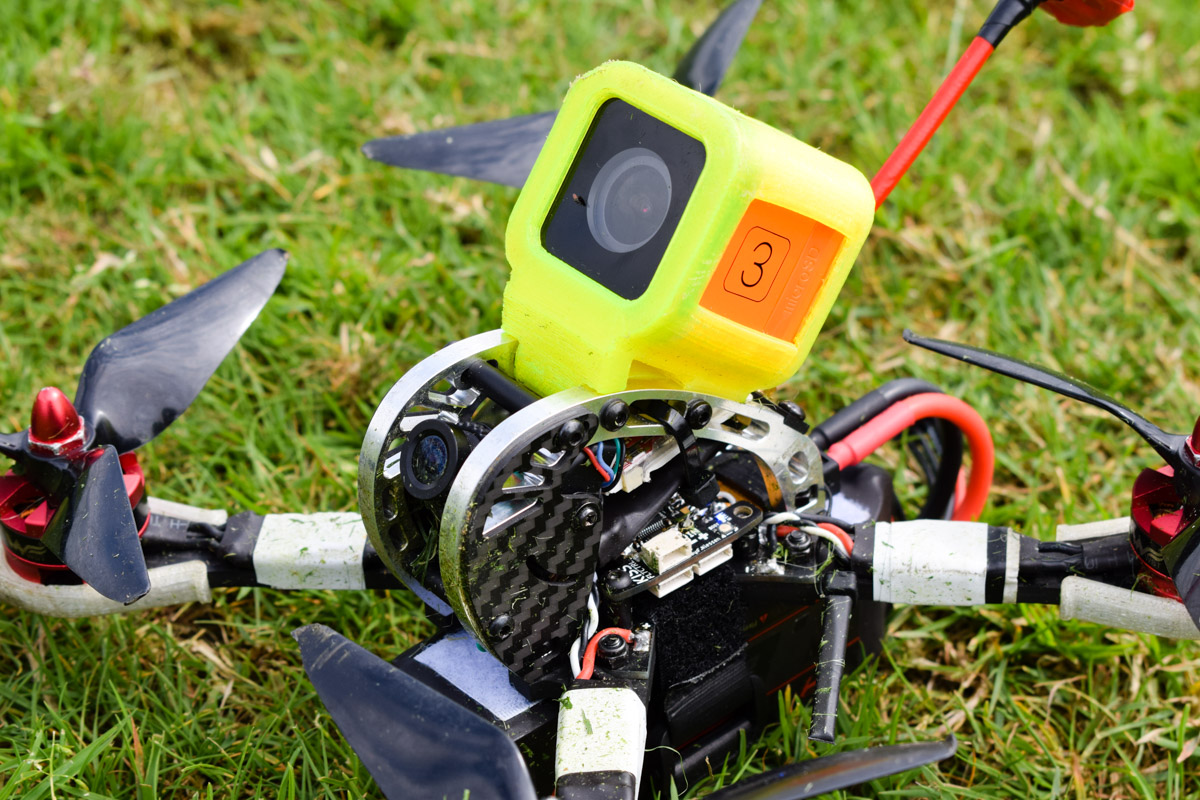 Jelmer bouwt zijn eigen race drones