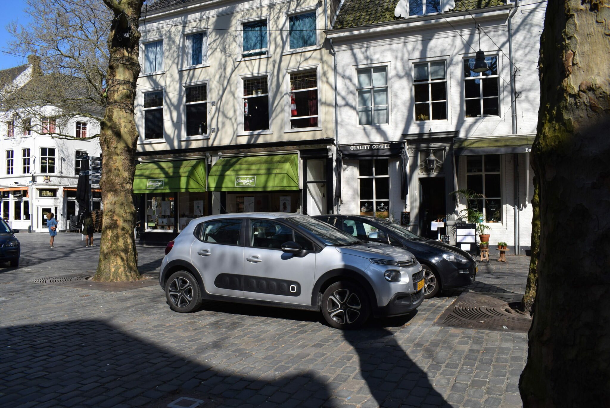 Mag dat je auto wassen op de stoep in Breda? indebuurt Breda