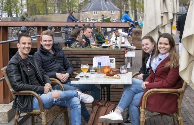 terras biercafé de huiskamer