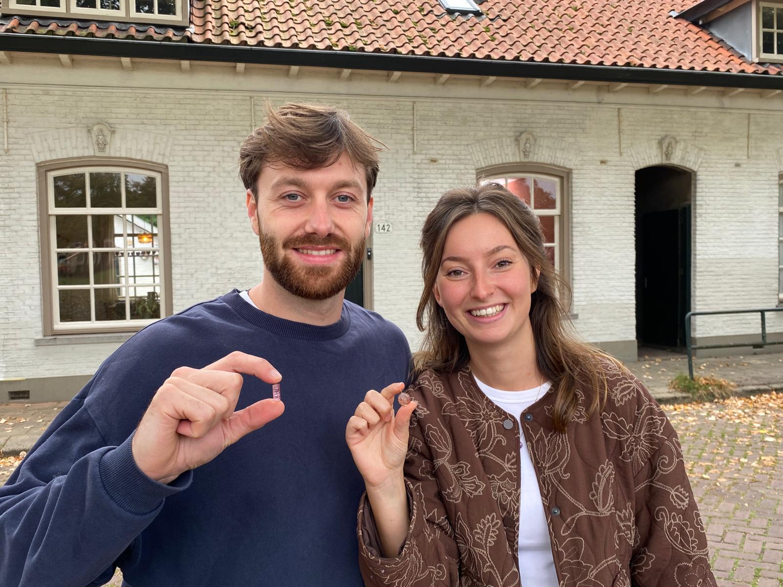 Clara en Dion uit Breda maken kettingen met bijzondere edelstenen: ‘Begon in mijn studentenkamer’