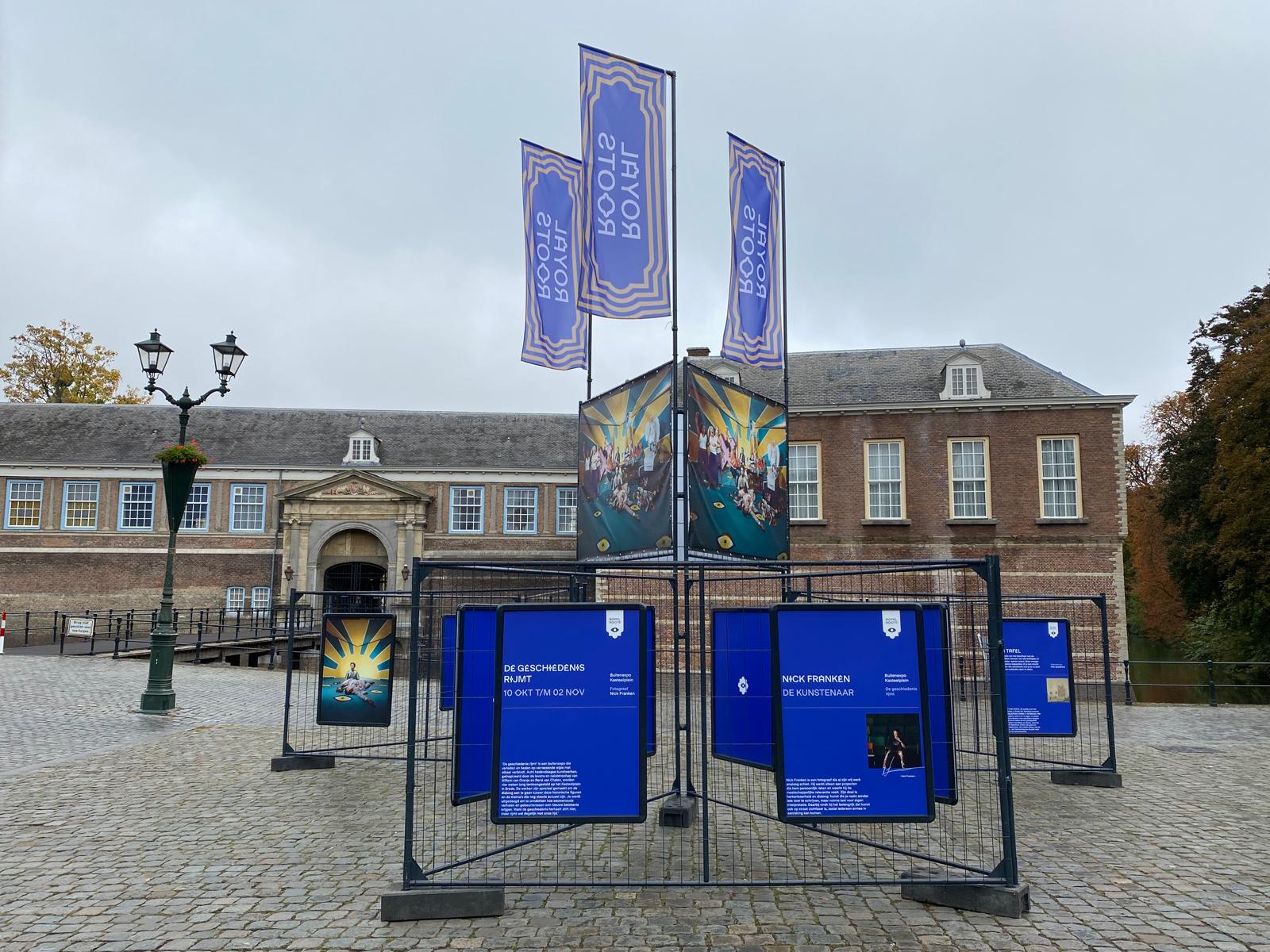 Aha? Dit is het verhaal achter de blauwe borden op het Kasteelplein