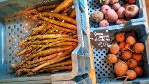 Groene asperges uit Linda's moestuin