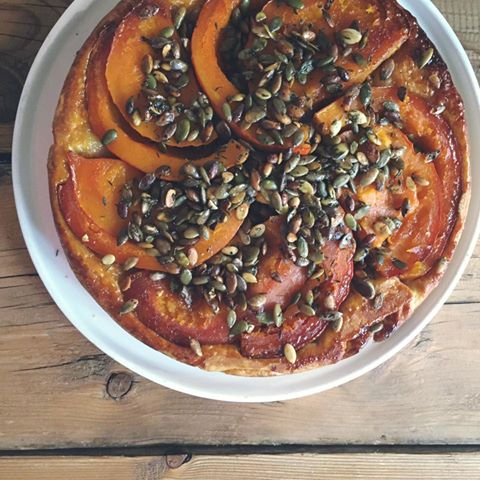 Biologisch koken betekent ook: zoveel mogelijk met het seizoen mee koken. Daarom staat vanaf nu de pompoen tartetartin weer op het menu