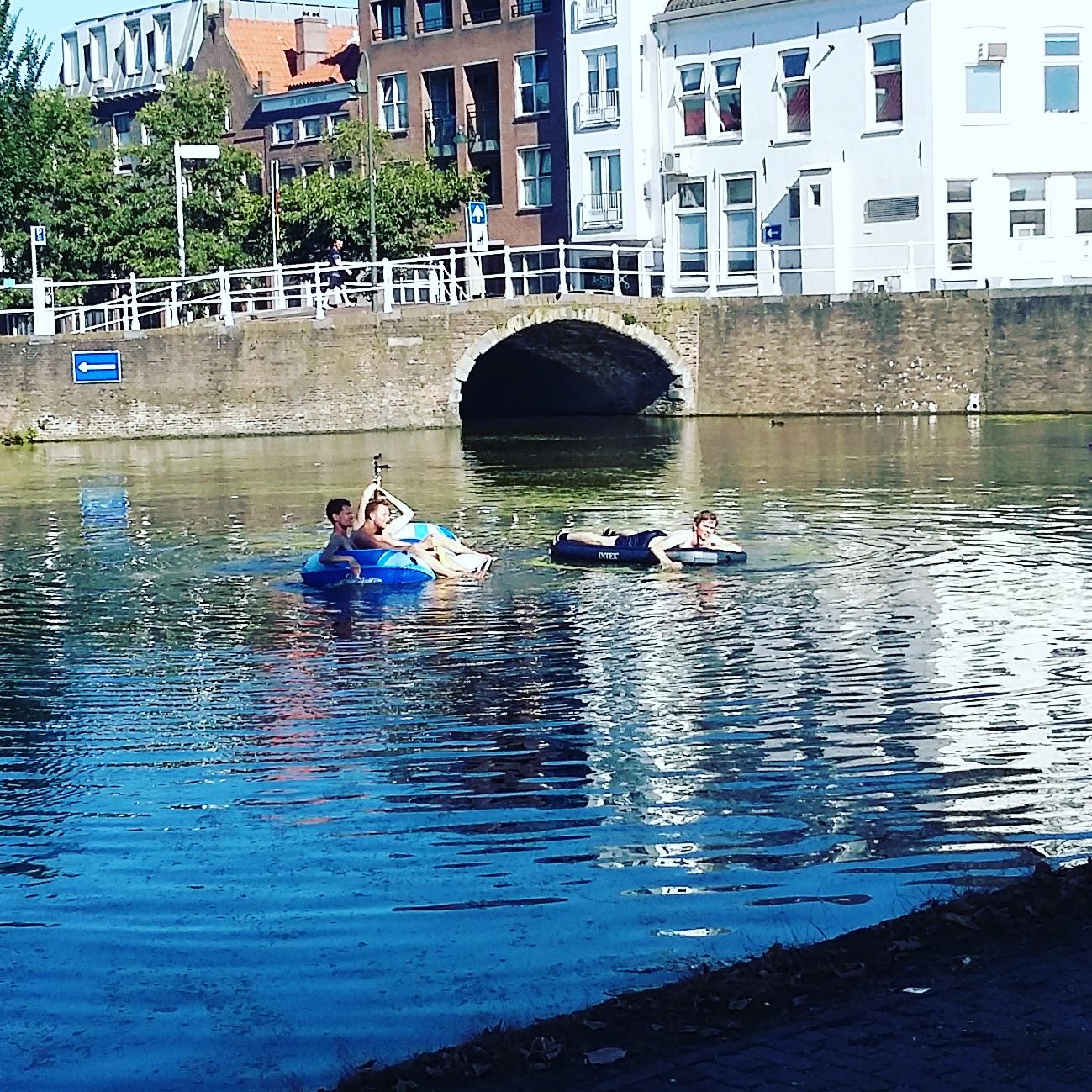 zwemmen gracht