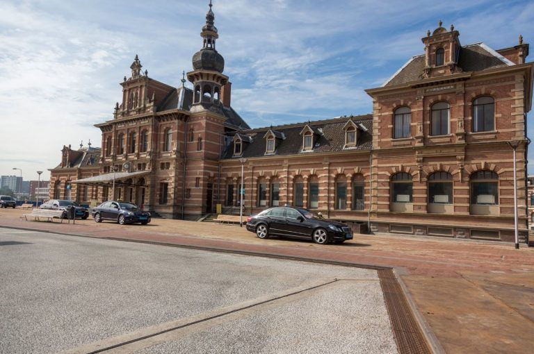 Handig de nieuwe taxistandplaats en kiss & ride strook bij het station zijn open indebuurt Delft Handig de nieuwe taxistandplaats en kiss & ride strook bij het station zijn open indebuurt Delft