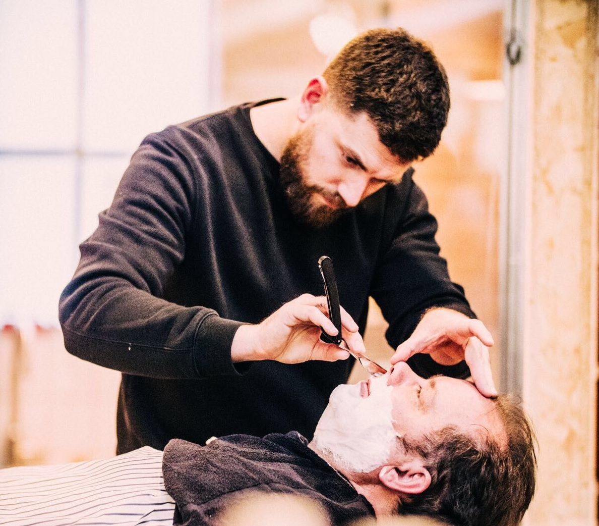 no hands barber