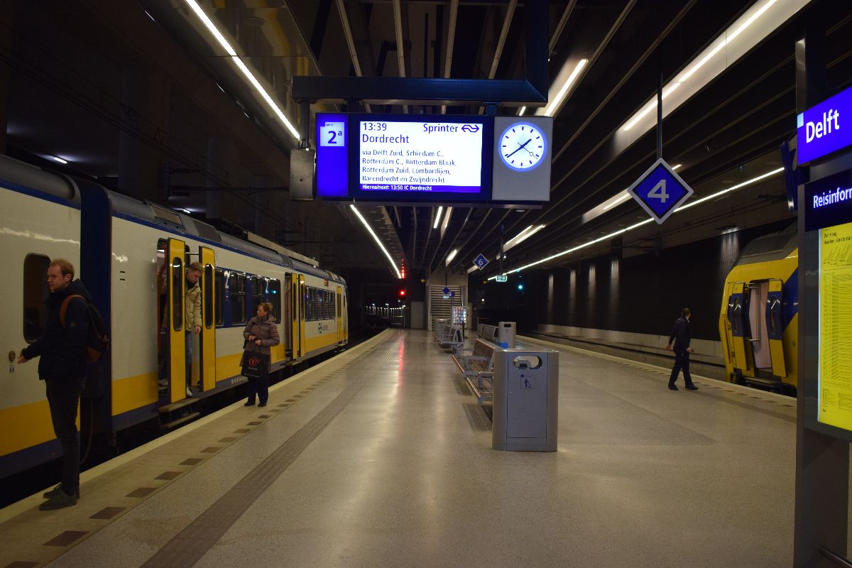 trein station delft