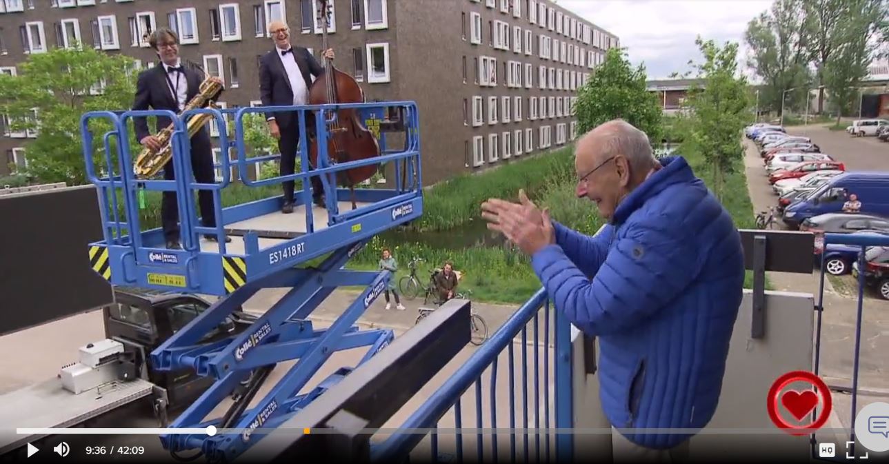Terugkijken Oom Kees (89) wordt verrast in All You Need Is Love (en heeft geweldige reactie