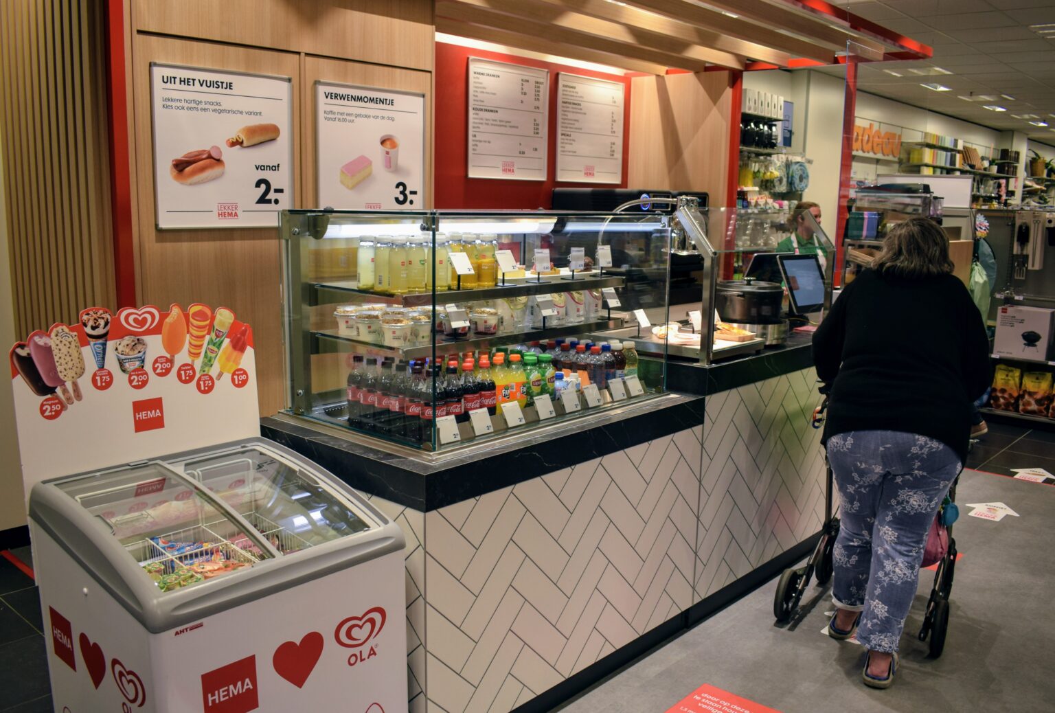 Nieuw in de Hoven HEMA heeft nu een foodcorner met verse tosti's, ijskoffie en meer indebuurt