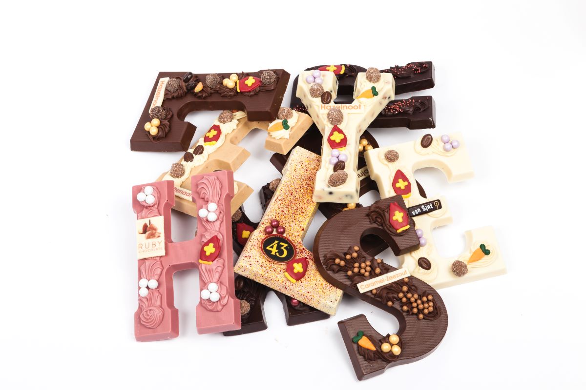 de lelie chocoladeletters
