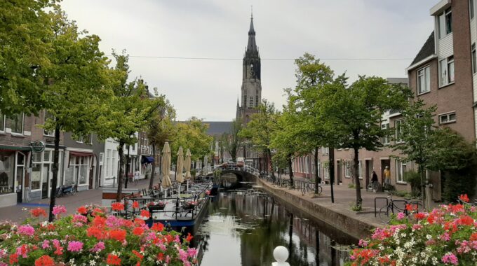 Delft gracht algemene foto Mark Vrolijk