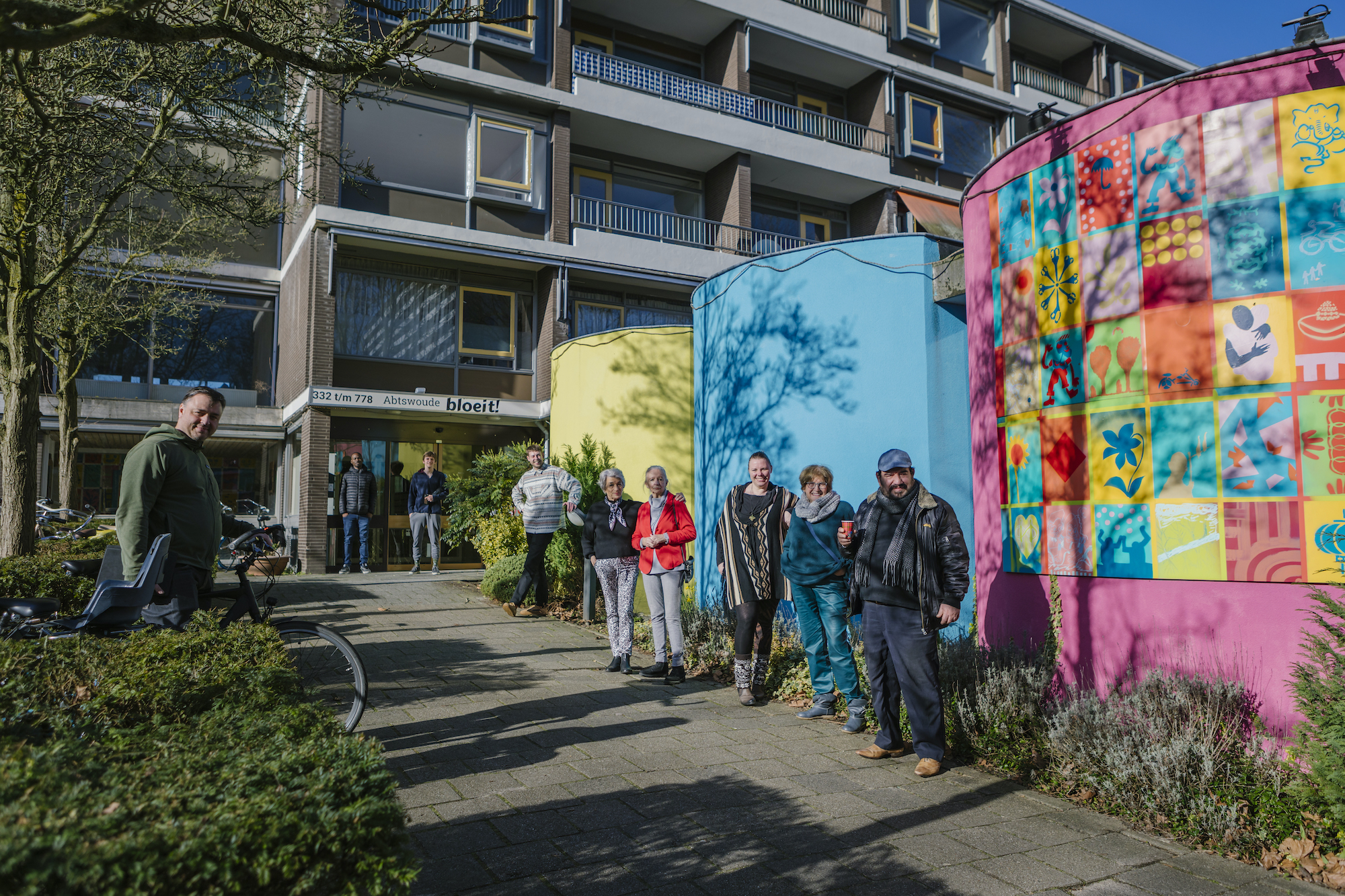 Leuk! Abstwoude Bloeit viert jubileum met nieuwe muurschildering