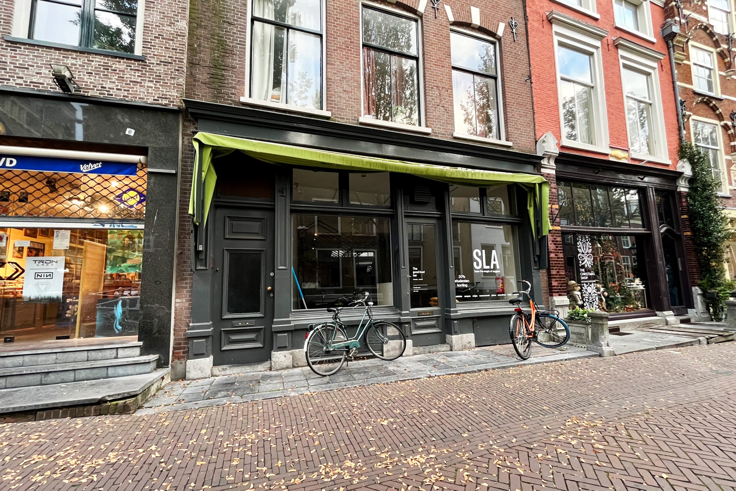 Fluweel, burlesque en jaren 20: deze zaak komt naar de Voldersgracht