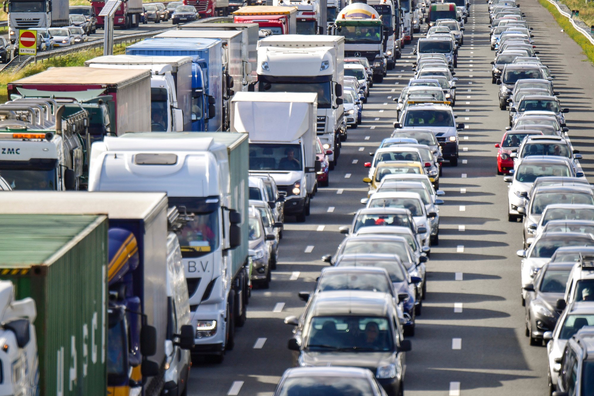 Tot één uur extra reistijd: files verwacht door afsluitingen A13 en A16