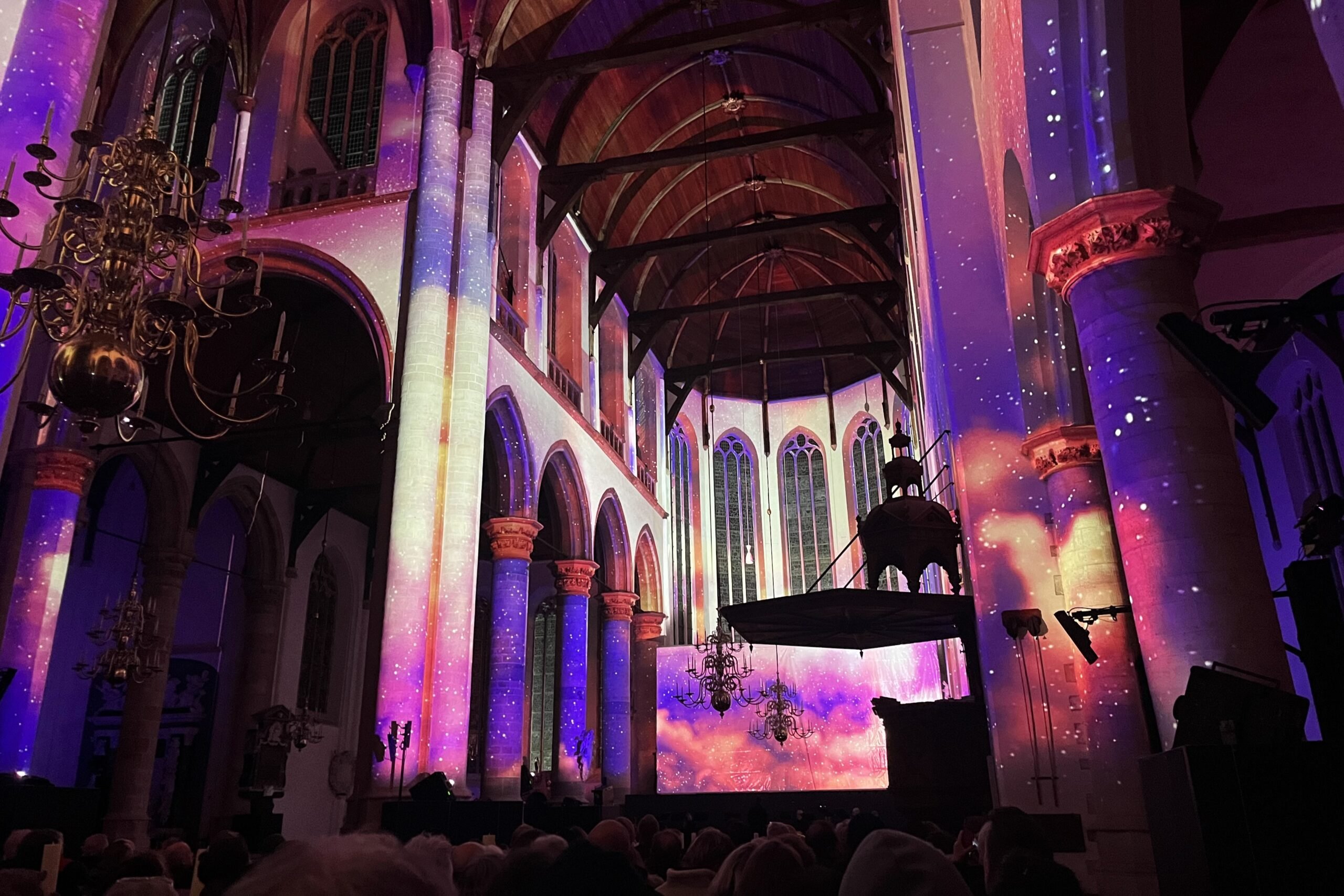 Magisch! Een bezoek aan Luminiscence in de Oude Kerk (video)