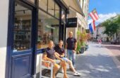 De drie Bossche vrienden voor hun winkel, foto: indebuurt Den Bosch