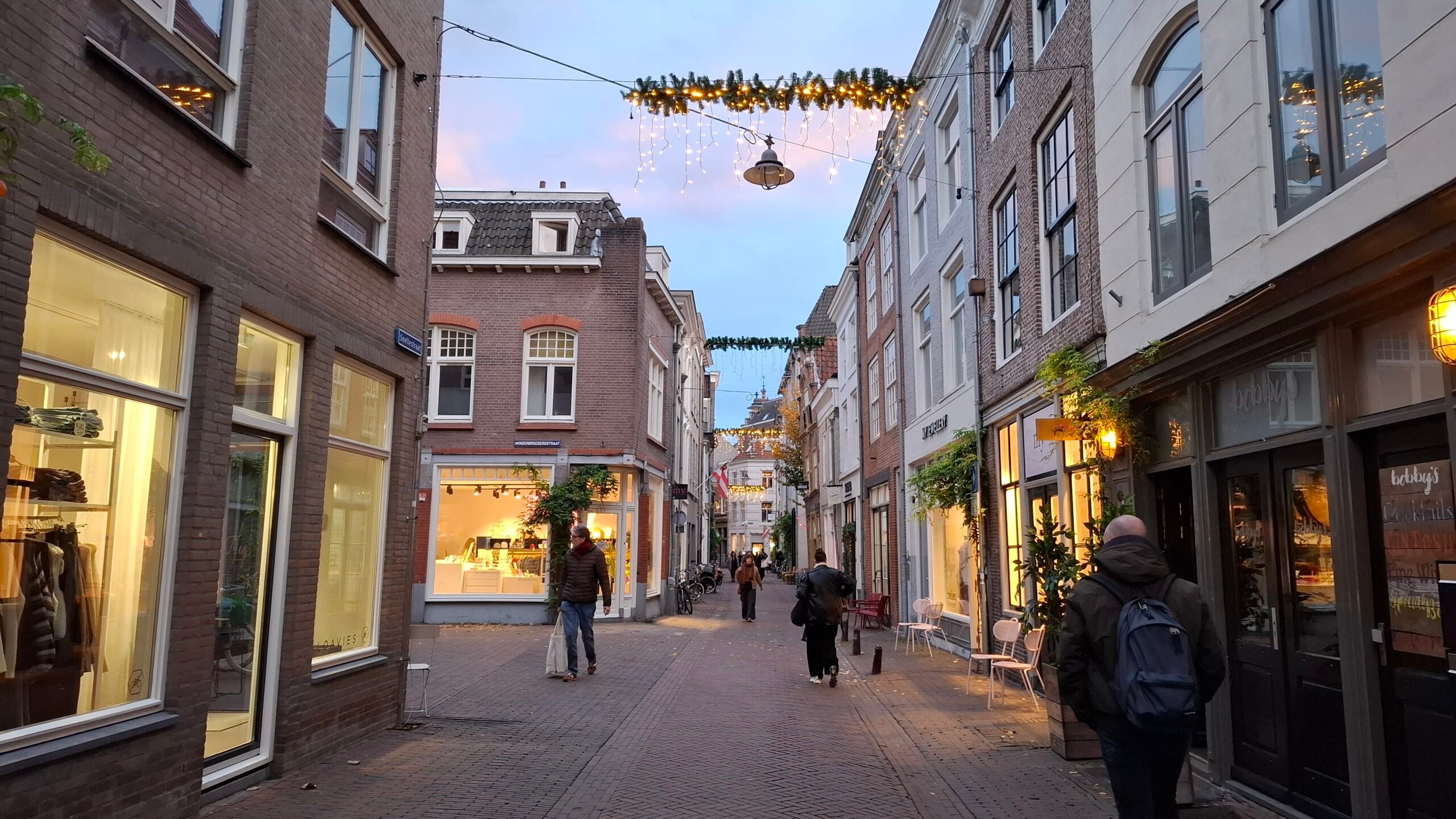 Hoe gezellig! De kerstverlichting hangt weer in Den Bosch