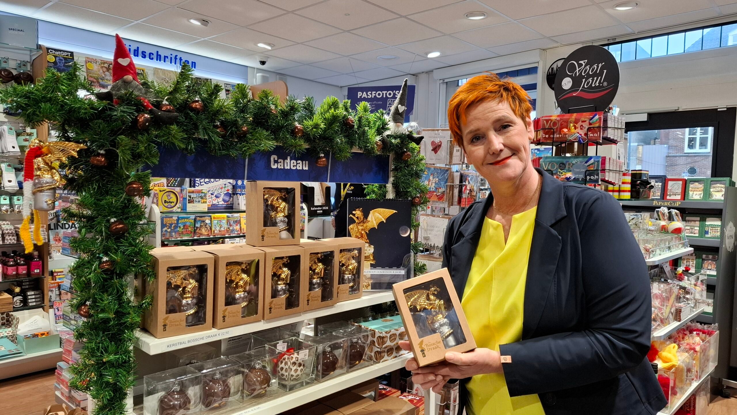 Bij Maaike koop je de Bossche kerstbal van de Gouden Draak: ‘Apetrots’