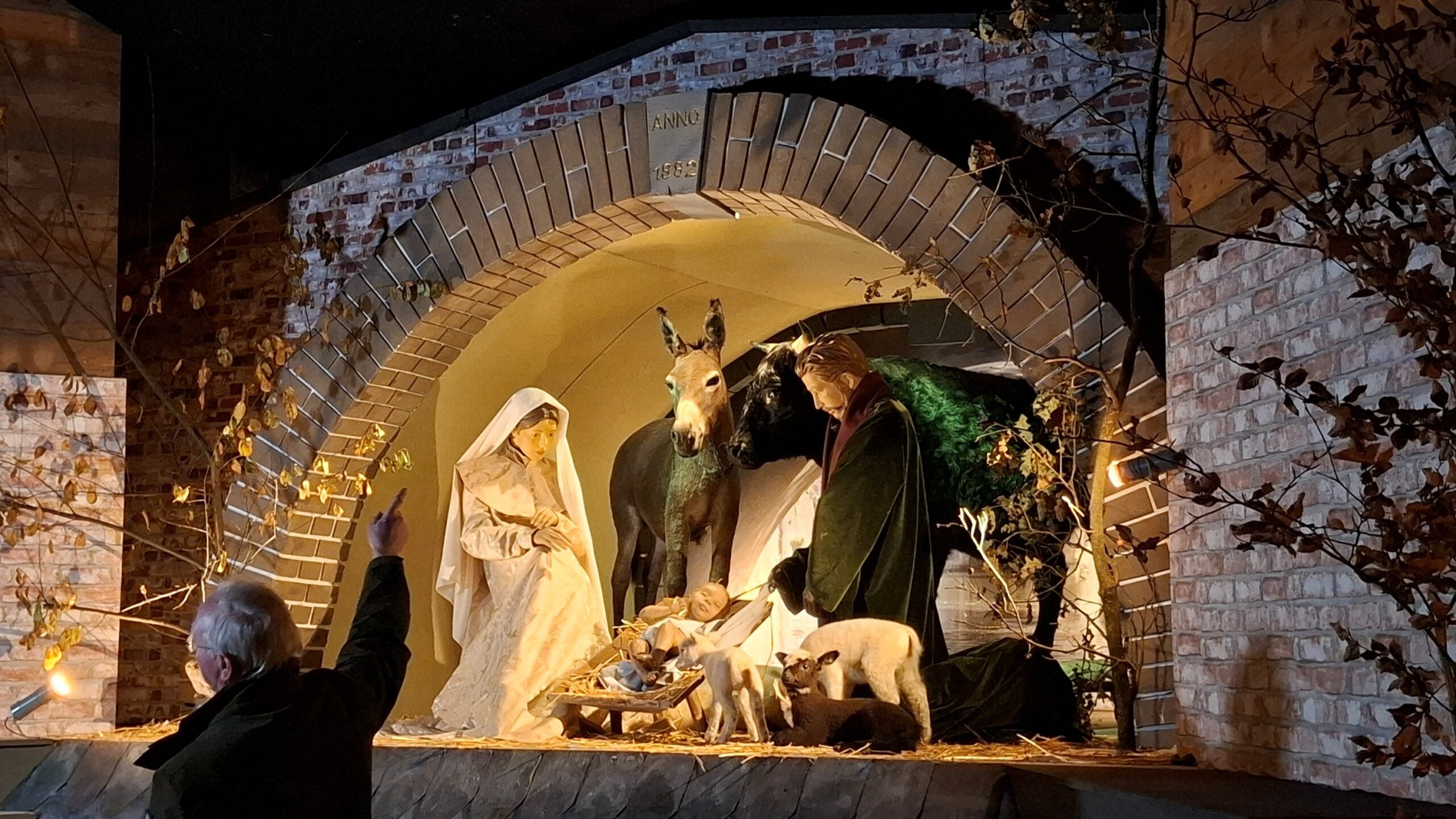 Neem een kijkje in de kerststal van de Sint-Jan 2025: Vreugde in overvloed