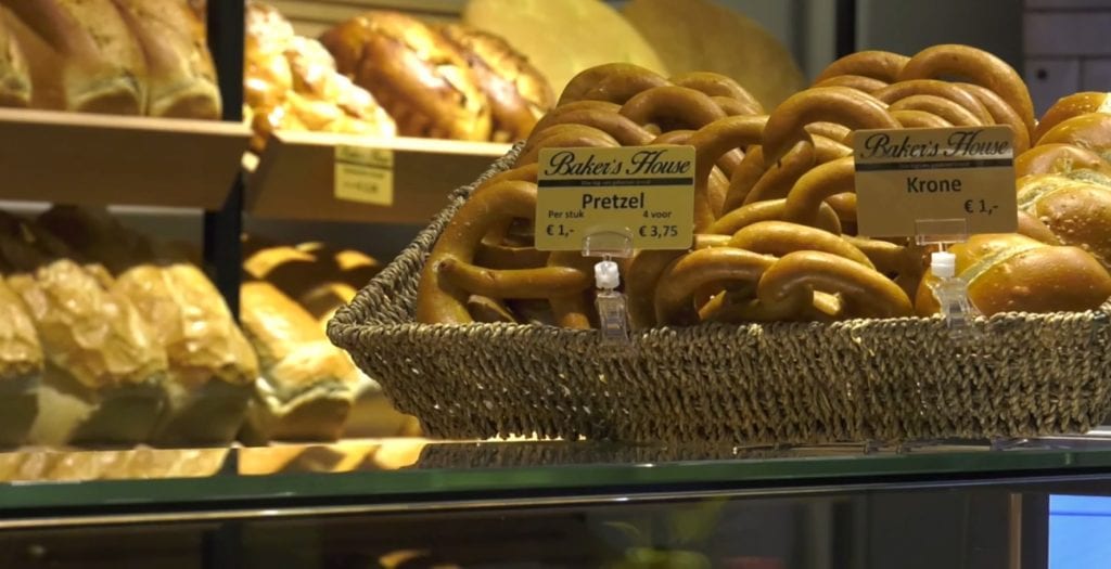 Smullen van pretzels en berlinerbollen bij nieuwe Duitse Backerei