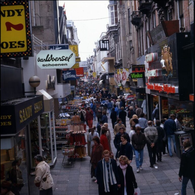 Vroeger in Den Haag Oude foto's van de Spuistraat indebuurt Den Haag