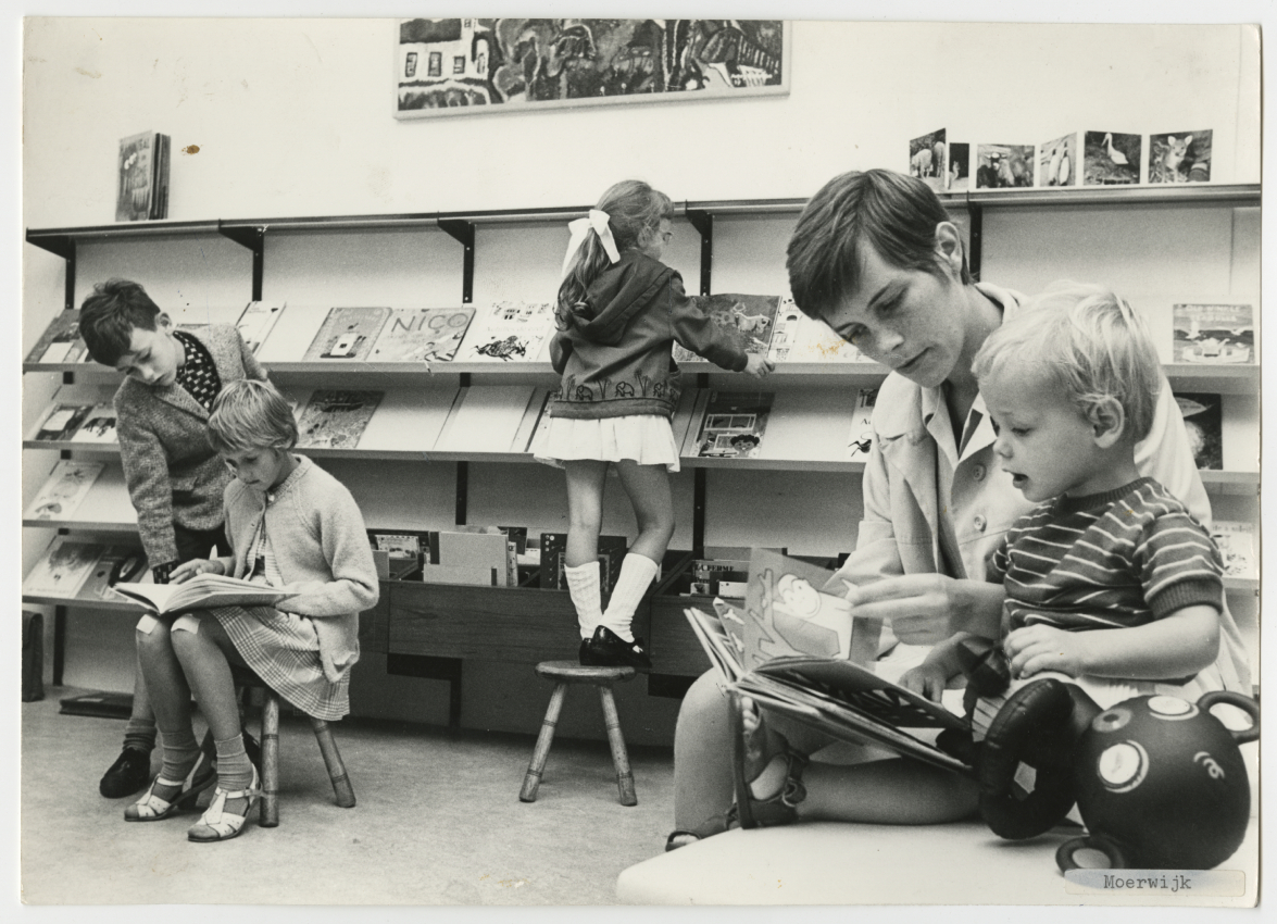 1965 Openbare Bibliotheek filiaal Moerwijk Erasmusweg 471 Collectie Haags Gemeentearchief