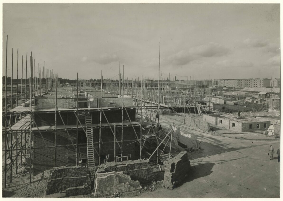 1949 Perspectieffoto Moerwijk, wijk in aanbouw, omgeving Pieter Langendijkstraat en Blasiusstraat Collectie Haags Gemeentearchief