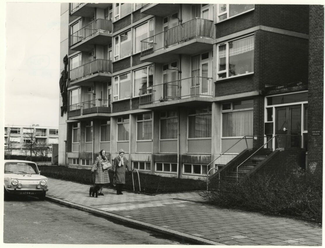 1975 Erasmusweg 230, Wijk- en Dienstencentrum Moerwijk Collectie Haags Gemeentearchief