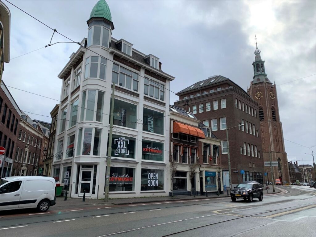 Deze bekende muziekwinkel komt terug naar de Torenstraat, maar wel aan de overkant indebuurt