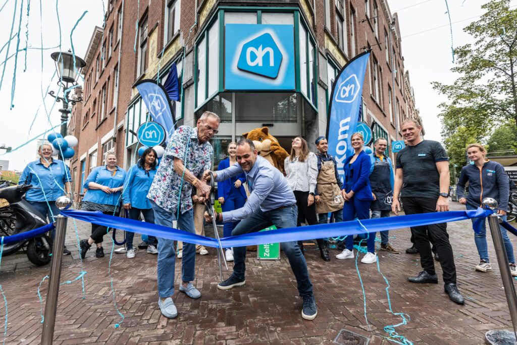Deze vernieuwde Albert Heijn is weer open 'Het lijkt wel een andere winkel' indebuurt Den Haag