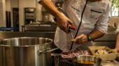 Restaurant Vatel en vmbo-school François Vatel in Den Haag hebben een nieuwe keuken