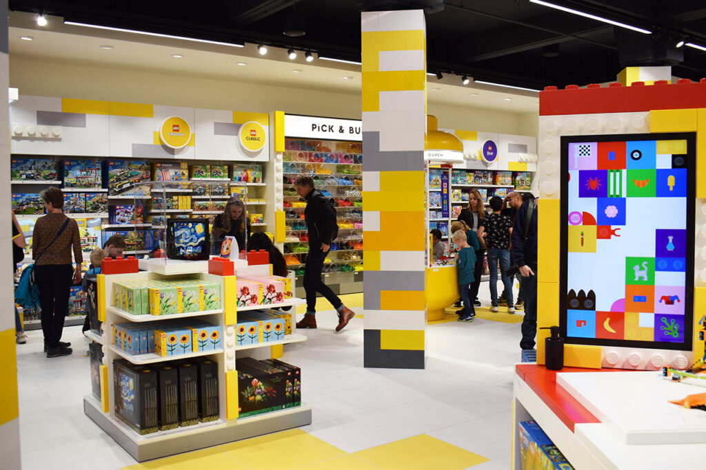 Fotoserie Wij gingen naar de preopening van de Lego store in het