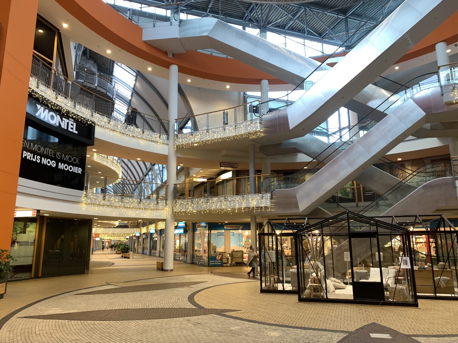 Dit is wat er gaat gebeuren met de MegaStores indebuurt Den Haag